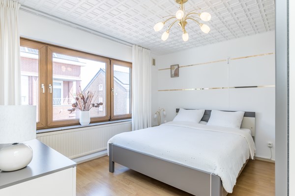 Foto - Verkocht onder voorbehoud: Nette twee- onder- een – kapwoning met serre, zonnige tuin en garage in Bocholtz